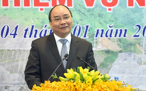 Thủ tướng yêu cầu EVN sản xuất điện nhưng phải chú ý đảm bảo môi trường, không ảnh hưởng đến cuộc sống của người dân trong vùng có nhà máy điện.<br>