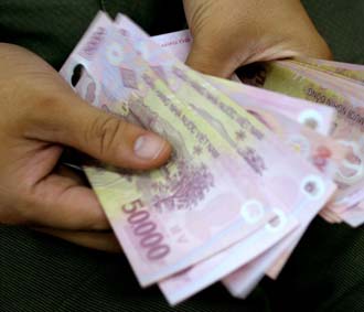 Để kiềm chế lạm phát thì các biện pháp tiền tệ vẫn đóng vai trò cốt tử - Ảnh: Việt Tuấn.