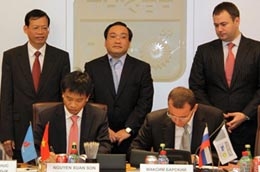 Phó thủ tướng Hoàng Trung Hải chứng kiến lễ ký  giữa 2 bên ngày 29/9.