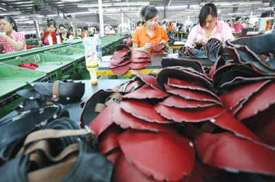 Hiệp hội Da giày dự báo, xuất khẩu giày, dép trong năm 2010 sẽ vào khoảng 4,4-4,5 tỉ Đô la Mỹ.