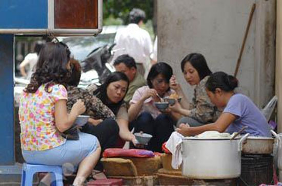 Người Hà Nội rất tự hào về khẩu vị tinh tế của họ, cũng như những món ăn nổi tiếng mang hồn Hà Nội.