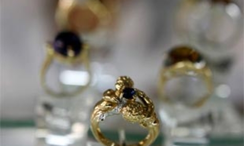 Giá vàng “nín thở” chờ tin mới từ Dubai