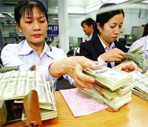 Trạng thái ngoại tệ của các ngân hàng thương mại vẫn ở mức thấp, chưa có ngân hàng nào trữ ngoại tệ vượt mức 15 – 17% vốn tự có.