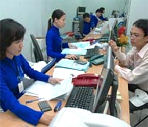 Giao dịch tại một chi nhánh của Eximbank.
