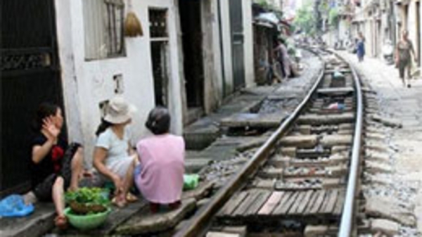 Tái khởi động dự án đường sắt cao tốc: Lo lãng phí?