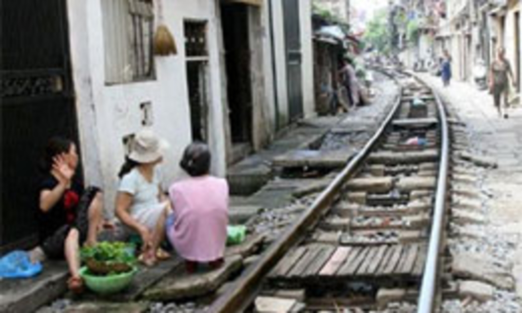 Một đoạn đường sắt hiện tại chạy qua nội đô Hà Nội.