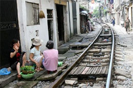 Một đoạn đường sắt hiện tại chạy qua nội đô Hà Nội.
