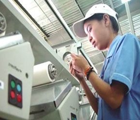 Đã có hàng nghìn lao động Việt Nam xuất cảnh sang Hàn Quốc làm việc, chủ yếu trong ngành sản xuất, chế tạo.