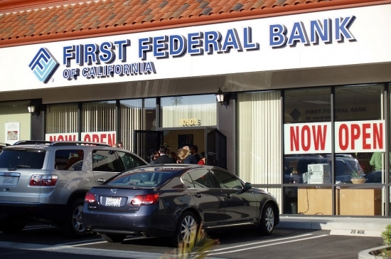 First Federal Bank sở hữu tài sản 6,1 tỷ USD và quản lý 4,5 tỷ USD tiền gửi của khách hàng. 