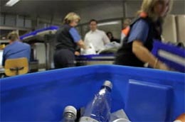  Lệnh cấm mang chất lỏng lên máy bay được áp dụng tại các nước thành viên EU cũng như tại Thụy Sĩ, Na Uy và Iceland từ tháng 11/2006.