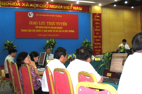 Quang cảnh buổi họp báo chiều 17/5.