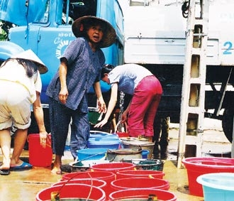 Vấn đề nước sạch tại Tp.HCM từ trước tới nay luôn làm "đau đầu" các nhà quản lý.