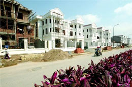 Một khu dân cư mới đang được xây dựng ở Hà Nội - Ảnh: Lê Toàn.