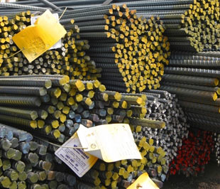 Thép nội đang chịu sức ép rất lớn từ thép nhập khẩu - Ảnh: Việt Tuấn.