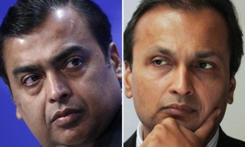 Anh em tỷ phú Ấn Độ đưa nhau ra tòa