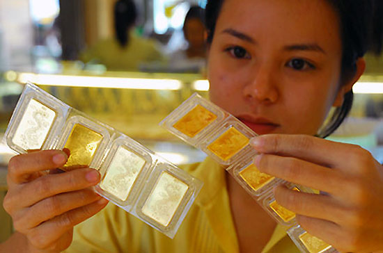 Chủ đề được nói đến nhiều nhất về thị trường vàng trong nước tuần này có lẽ là tình trạng “vàng hai giá”.