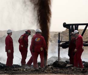 Một mỏ dầu tại Iraq.