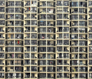 Một khu chung cư ở Thượng Hải (Trung Quốc). Sau một thời gian diễn biến yếu ớt, giá nhà đất ở những thành phố lớn của Trung Quốc đang tăng trở lại - Ảnh: Reuters.