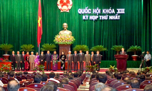 Tản mạn nghị trường: “Chén mừng xin đợi…!”