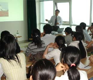 Số tiền đầu tư cho mô hình giáo dục đại học chất lượng nói trên là 400 triệu USD, vay của Ngân hàng Thế giới (WB) và Ngân hàng Phát triển Châu Á (ADB).