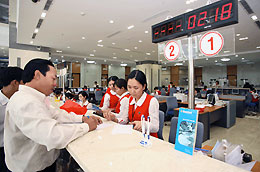 Sản phẩm này dành cho đối tượng khách hàng là cá nhân tham gia gửi tiết kiệm bằng VND hoặc USD tại Sacombank.