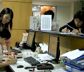 Trong số 88 cổ phiếu tăng giá trong phiên này, BMC đứng đầu với tăng trần 14.000 đồng/cổ phiếu, giao dịch chỉ đạt 100 cổ phiếu do không ai bán ra - Ảnh: VNN.