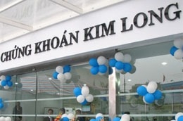 * Ngày 16/6, 102,5 triệu cổ phiếu niêm yết bổ sung của Công ty Cổ phần Chứng khoán Kim Long (mã KLS-HNX) sẽ chính thức giao dịch trên HNX.