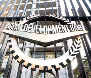 ADB hối thúc Chính phủ Việt Nam tiếp tục giám sát chặt chẽ tình hình, có hành động dứt khoát và nhanh chóng để ngăn chặn không cho nền kinh tế trở nên tồi tệ hơn.
