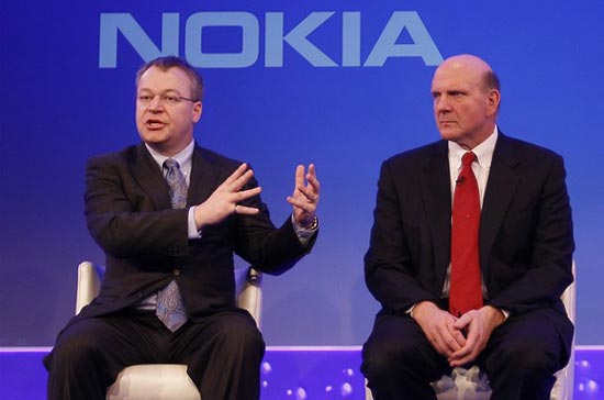 Nokia và Microsoft đang liên kết với nhau, như việc tích hợp hệ điều hành Windows Phone trên điện thoại di động của Nokia.