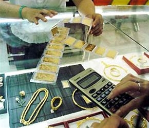 Trong nước, đầu tư theo vàng vật chất vẫn còn phổ biến.