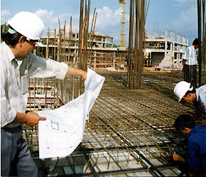 Những công trình xây dựng lớn như thế này đang khiến nhu cầu xi măng tại Việt Nam tăng mạnh.