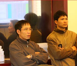 Không thể so sánh số tiền của một nhà đầu tư cá nhân và một nhà đầu tư tổ chức nắm giữ. Sự so sánh ở đây căn cứ vào vốn đầu tư huy động, cách sử dụng (đầu tư) và tái đầu tư phần lợi nhuận của hai bên như thế nào - Ảnh: Việt Tuấn.