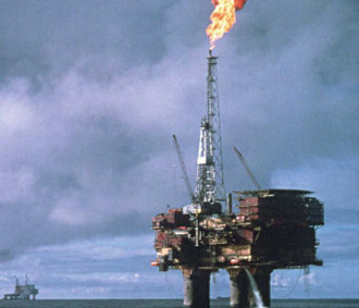 Các chuyên gia kinh tế cho rằng nguyên nhân dầu tăng giá mạnh là do mối lo ngại nguồn cung không đáp ứng đủ cầu khi nước Mỹ và thế giới chuẩn bị bước vào mùa hè du lịch và đồng USD tiếp tục trượt giá.