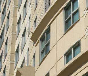 Kính xây dựng có vai trò quan trọng đối với các công trình cao ốc.