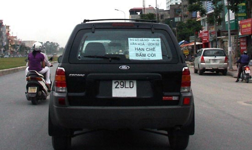 Yêu cầu lái xe không lạm dụng bấm còi