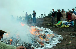 Tiêu hủy hàng nhập lậu.