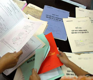 Trong khi chờ mẫu giấy mới, vẫn cấp sổ đỏ sổ hồng cho người dân có nhu cầu.