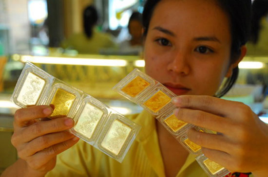 Theo một số doanh nghiệp kim hoàn, giao dịch vàng đã trầm lắng trở lại sau khi mốc giá 38 triệu đồng/lượng rời thị trường.