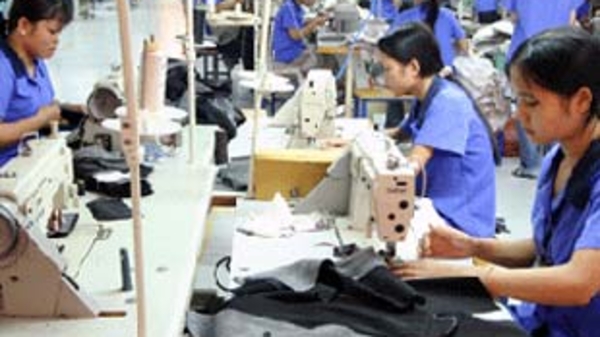 “Kích cầu” và bài toán chống thất nghiệp