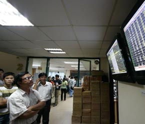 Thời điểm hiện tại, thị trường chứng khoán có dấu hiệu cung vượt cầu - Ảnh: Việt Tuấn.