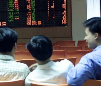 Khó khăn chung của nền kinh tế, áp lực suy giảm của thị trường đã ảnh hưởng rất nhiều tới các công ty chứng khoán, hoạt động ngày càng khó khăn, doanh thu giảm sút - Ảnh: Việt Tuấn.