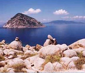 Một đảo yến ở Khánh Hòa.