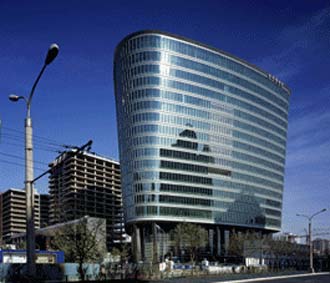 Dầu khí là một trong lĩnh vực Trung Quốc ưu tiên đầu tư ra bên ngoài. Trong ảnh là trụ sở Công ty Dầu khí ngoài khơi Trung Quốc (CNOOC).