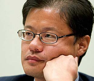 Cựu CEO Jerry Yang của Yahoo. Năm nay 40 tuổi, Yang có tài sản 1,1 tỷ USD.
