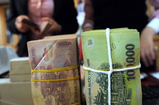 Nhiều ý kiến cho rằng, việc thắt chặt chính sách tài chính, tín dụng trong thời gian qua là phù hợp. Tuy nhiên, điều này cũng dẫn đến tăng lãi suất tín dụng, gây khó khăn cho hoạt động sản xuất, kinh doanh, cho công tác kiểm soát lạm phát và gây tiêu cực cho nền kinh tế.