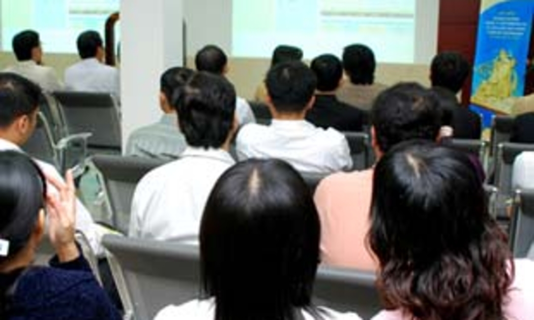 Nhà đầu tư vàng tại sàn SBJ của Sacombank.