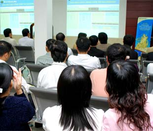 Nhà đầu tư vàng tại sàn SBJ của Sacombank.