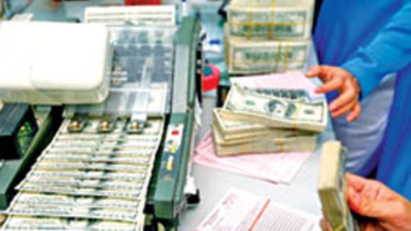 Không thể ham “lướt sóng” USD