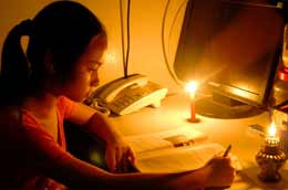 Thời gian vừa qua nhiều khu vực trên địa bàn thành phố bị cắt điện liên tục, gây bức xúc cho người dân.