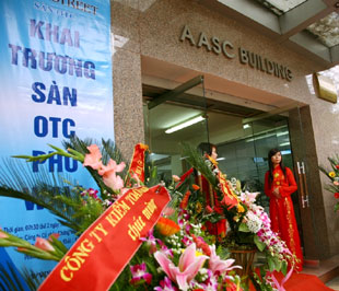 Đại diện WSS giải thích rằng việc lập sàn OTC là “chỉ tổ chức công nghệ để hỗ trợ cho hoạt động môi giới. Ở đây chúng tôi không tổ chức thị trường”.